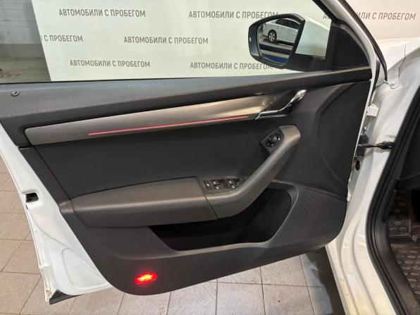 Skoda Octavia III (A7) Рестайлинг с пробегом 2017 года, цена 1 559 000 рублей, 175000 км, лифтбек, Автокод Объявления