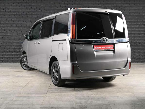 Toyota Noah III (R80) Рестайлинг с пробегом 2018 года, цена 2 468 000 рублей, 128085 км, минивэн, Автокод Объявления