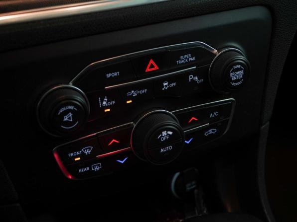 Dodge Charger VII (LD) Рестайлинг с пробегом 2015 года, цена 3 459 000 рублей, 141804 км, седан, Автокод Объявления