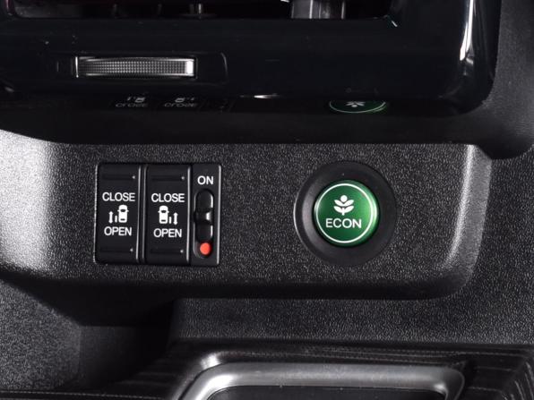 Honda Stepwgn V с пробегом 2016 года, цена 1 964 995 рублей, 81139 км, минивэн, Автокод Объявления