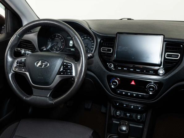 Hyundai Solaris II Рестайлинг с пробегом 2021 года, цена 1 548 000 рублей, 76000 км, седан, Автокод Объявления