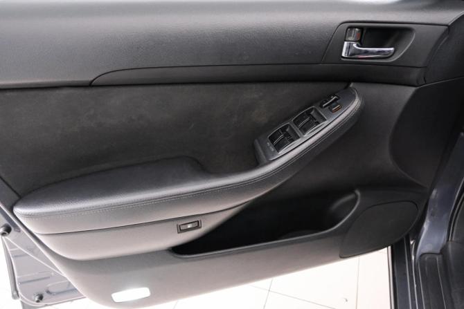 Toyota Avensis II с пробегом 2005 года, цена 869 000 рублей, 215000 км, седан, Автокод Объявления