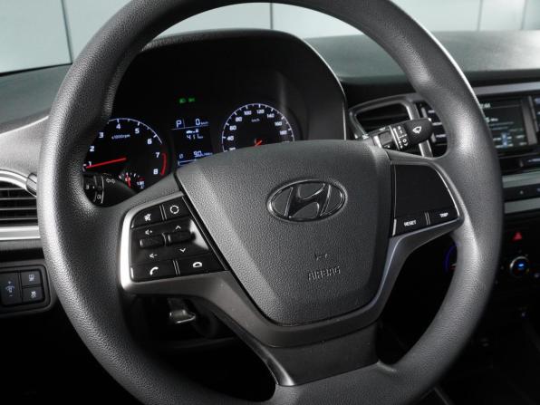 Hyundai Solaris II Рестайлинг с пробегом 2021 года, цена 1 715 000 рублей, 38176 км, седан, Автокод Объявления