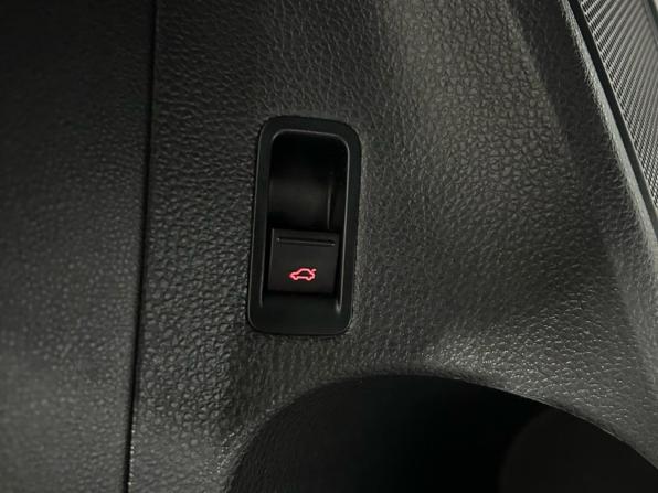 Volkswagen Polo V Рестайлинг с пробегом 2018 года, цена 999 000 рублей, 189904 км, седан, Автокод Объявления