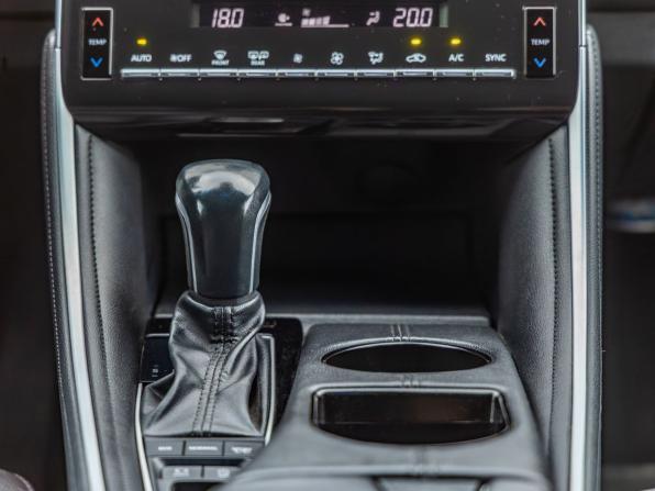 Toyota Avalon V с пробегом 2022 года, цена 3 198 000 рублей, 51016 км, седан, Автокод Объявления