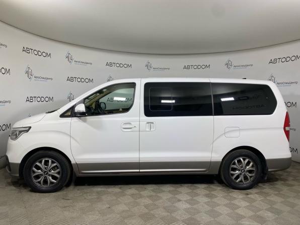 Hyundai H-1 II Рестайлинг 2 с пробегом 2018 года, цена 2 517 700 рублей, 172407 км, минивэн, Автокод Объявления