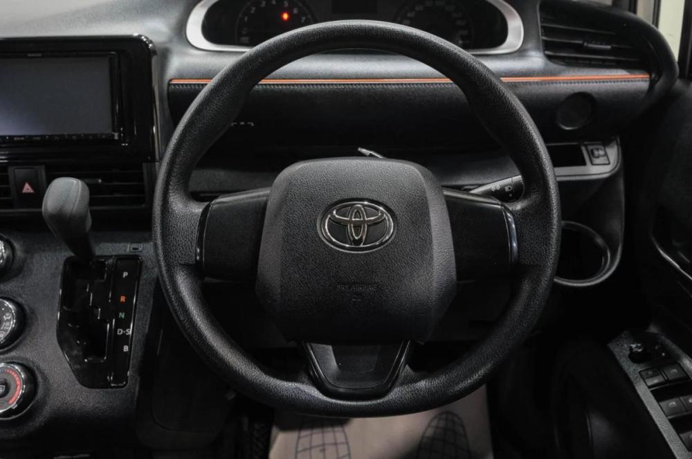 Toyota Sienta I Рестайлинг 1 Новокузнецк  - изображение 20