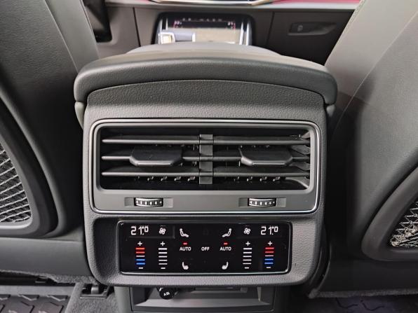 Audi SQ7 I (4M) Рестайлинг 2 с пробегом 2024 года, цена 17 900 000 рублей, 8400 км, внедорожник, Автокод Объявления