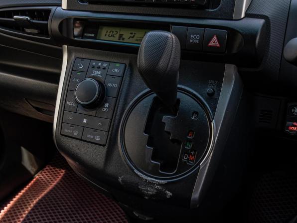 Toyota Wish II с пробегом 2011 года, цена 1 050 000 рублей, 193074 км, минивэн, Автокод Объявления