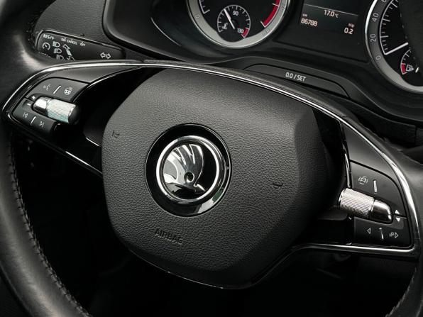 Skoda Karoq I с пробегом 2021 года, цена 2 595 700 рублей, 86788 км, внедорожник, Автокод Объявления