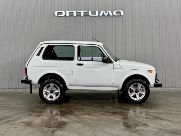 Lada (ВАЗ) Niva Legend с пробегом 2024 года, цена 977 000 рублей, 2900 км, внедорожник, Автокод Объявления