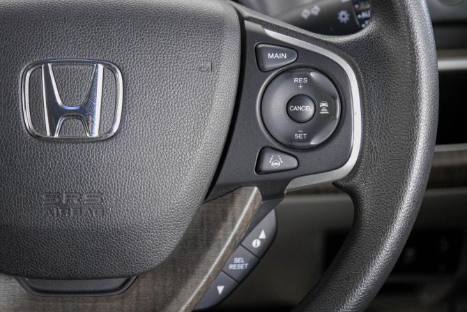 Honda Stepwgn V с пробегом 2015 года, цена 1 639 000 рублей, 180000 км, минивэн, Автокод Объявления