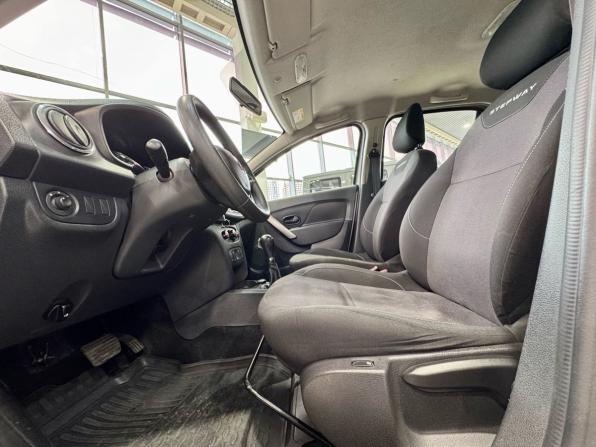 Renault Logan II Рестайлинг с пробегом 2019 года, цена 1 155 000 рублей, 124220 км, седан, Автокод Объявления