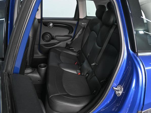 Mini Hatch III (F55/F56) Рестайлинг с пробегом 2020 года, цена 2 299 000 рублей, 61860 км, хэтчбек, Автокод Объявления