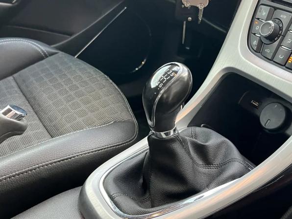 Opel Astra J Рестайлинг с пробегом 2012 года, цена 765 000 рублей, 142157 км, хэтчбек, Автокод Объявления