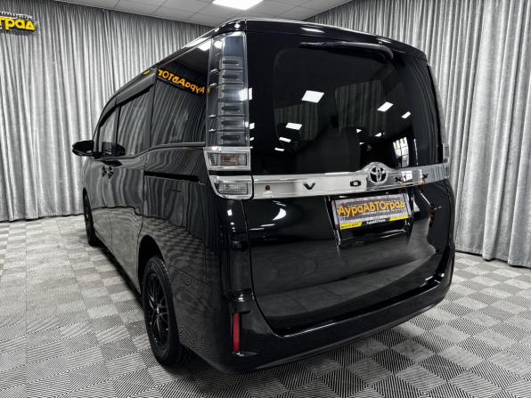 Toyota Voxy III (R80) Рестайлинг с пробегом 2018 года, цена 2 700 000 рублей, 88347 км, минивэн, Автокод Объявления
