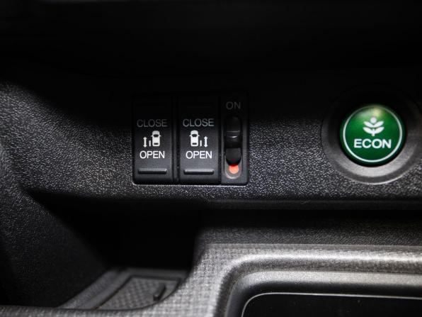 Honda Stepwgn V Рестайлинг с пробегом 2018 года, цена 2 220 000 рублей, 66776 км, минивэн, Автокод Объявления