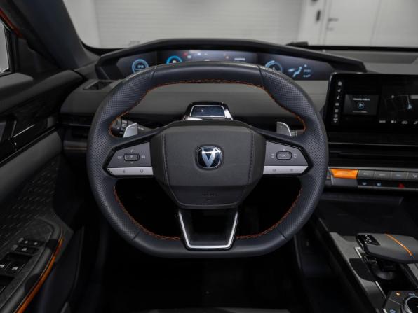 Changan UNI-V I с пробегом 2023 года, цена 2 330 000 рублей, 23872 км, лифтбек, Автокод Объявления