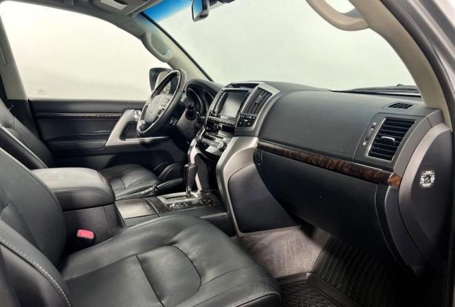 Toyota Land Cruiser 200 Series Рестайлинг 1 с пробегом 2014 года, цена 3 950 000 рублей, 196132 км, внедорожник, Автокод Объявления