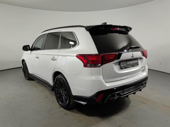 Mitsubishi Outlander III Рестайлинг 3 с пробегом 2022 года, цена 3 190 000 рублей, 37832 км, внедорожник, Автокод Объявления
