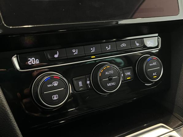Volkswagen Passat B8 Рестайлинг с пробегом 2019 года, цена 2 120 000 рублей, 320253 км, универсал, Автокод Объявления