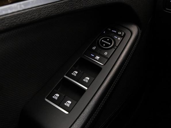 Hyundai Genesis II с пробегом 2016 года, цена 1 999 000 рублей, 105682 км, седан, Автокод Объявления