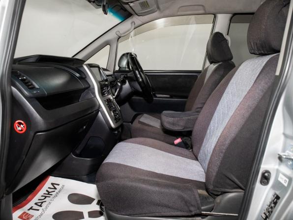 Toyota Noah II (R70) с пробегом 2012 года, цена 1 385 000 рублей, 271157 км, минивэн, Автокод Объявления