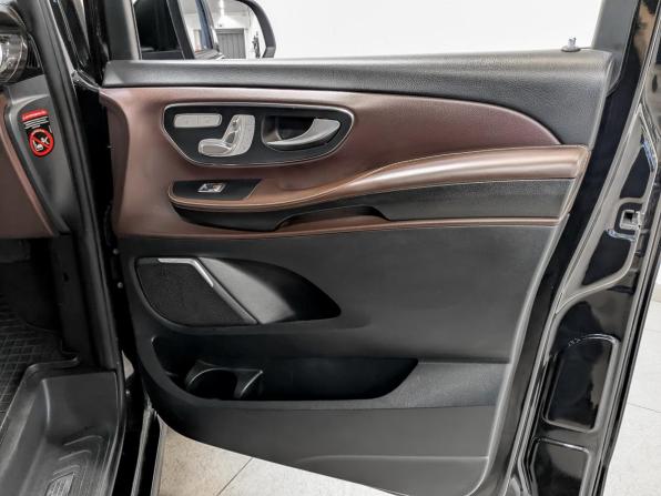 Mercedes-Benz V-Класс III (W447) Рестайлинг с пробегом 2019 года, цена 6 350 000 рублей, 63987 км, минивэн, Автокод Объявления