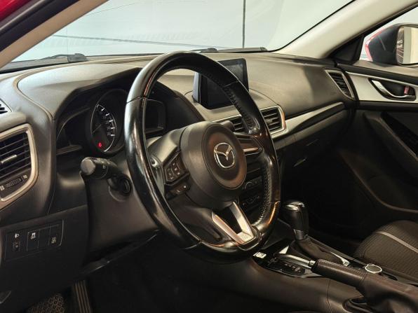 Mazda 3 III (BM) Рестайлинг с пробегом 2018 года, цена 1 687 000 рублей, 107656 км, седан, Автокод Объявления