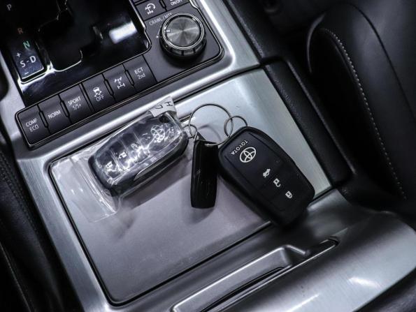 Toyota Land Cruiser 200 Series Рестайлинг 2 с пробегом 2019 года, цена 7 600 000 рублей, 160046 км, внедорожник, Автокод Объявления