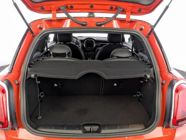 Mini Hatch III (F55/F56) Рестайлинг с пробегом 2020 года, цена 2 330 000 рублей, 73599 км, хэтчбек, Автокод Объявления