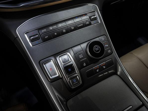 Hyundai Santa Fe IV Рестайлинг с пробегом 2023 года, цена 4 199 000 рублей, 42092 км, внедорожник, Автокод Объявления