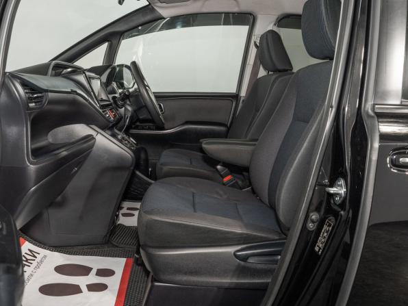 Toyota Noah III (R80) Рестайлинг с пробегом 2018 года, цена 2 189 500 рублей, 140921 км, минивэн, Автокод Объявления