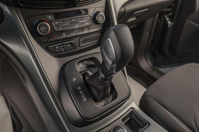 Ford Kuga II Рестайлинг с пробегом 2018 года, цена 1 699 000 рублей, 135000 км, внедорожник, Автокод Объявления