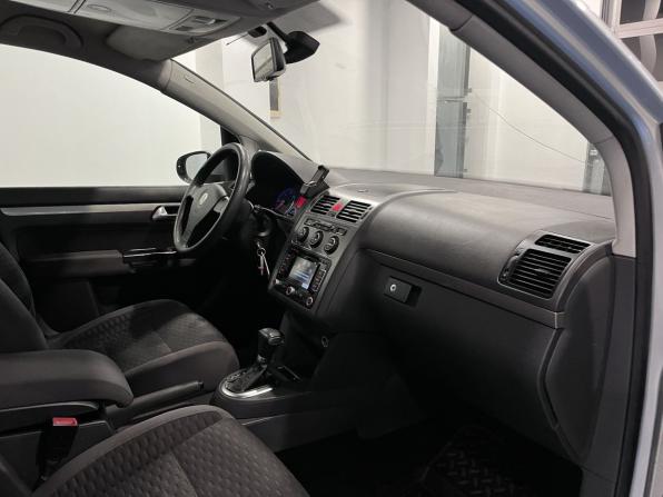 Volkswagen Touran I Рестайлинг с пробегом 2010 года, цена 584 000 рублей, 254263 км, компактвэн, Автокод Объявления