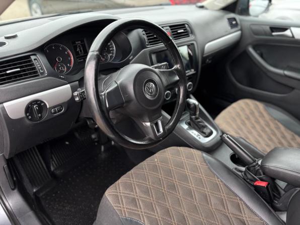 Volkswagen Jetta VI с пробегом 2012 года, цена 910 000 рублей, 235500 км, седан, Автокод Объявления