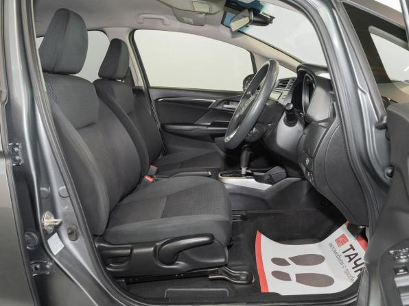Honda Fit III Рестайлинг с пробегом 2018 года, цена 1 033 000 рублей, 162319 км, хэтчбек, Автокод Объявления