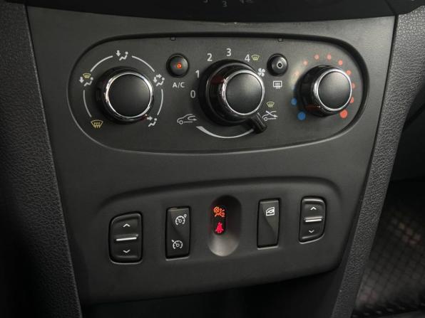 Renault Logan II с пробегом 2015 года, цена 672 000 рублей, 218089 км, седан, Автокод Объявления