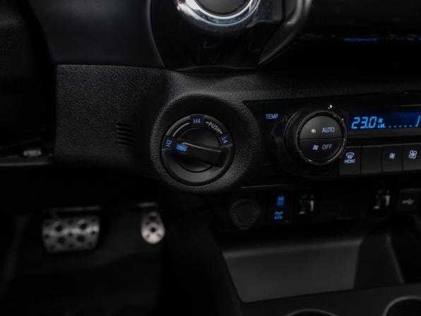 Toyota Hilux VIII Рестайлинг 2 с пробегом 2025 года, цена 7 450 000 рублей, 30 км, пикап, Автокод Объявления