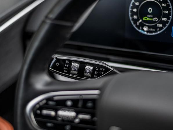 Omoda C5 I с пробегом 2023 года, цена 1 550 000 рублей, 42624 км, внедорожник, Автокод Объявления