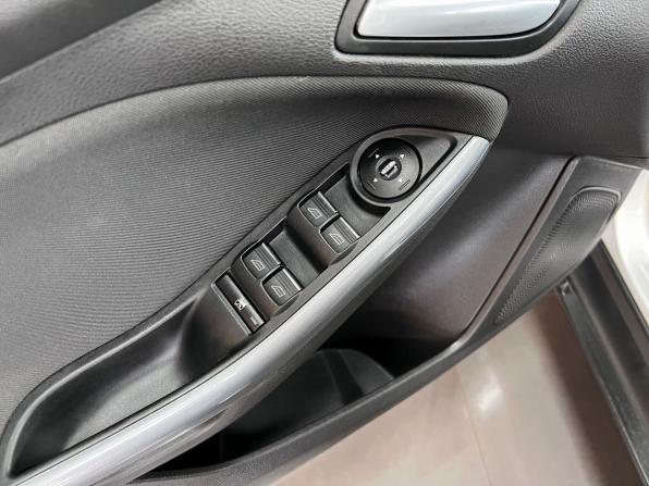 Ford Focus III с пробегом 2012 года, цена 895 000 рублей, 123512 км, хэтчбек, Автокод Объявления