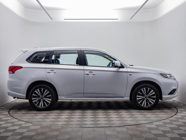 Mitsubishi Outlander III Рестайлинг 3 с пробегом 2022 года, цена 2 385 000 рублей, 63280 км, внедорожник, Автокод Объявления