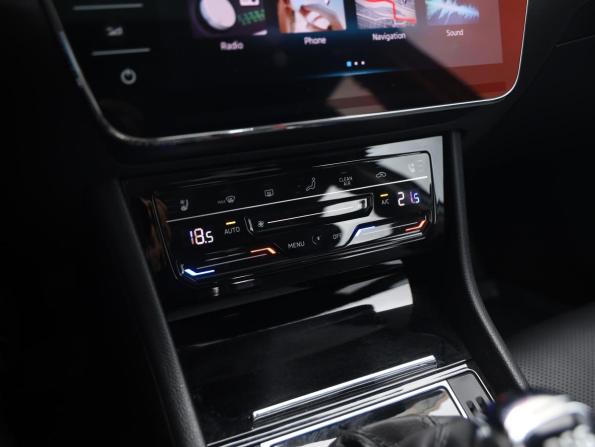 Skoda Superb III Рестайлинг с пробегом 2023 года, цена 3 199 000 рублей, 99410 км, лифтбек, Автокод Объявления