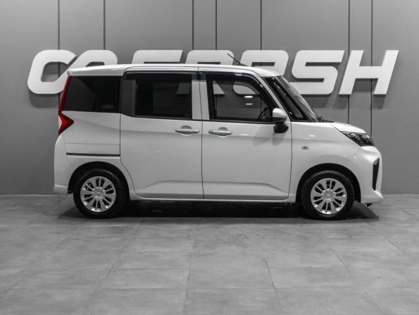 Toyota Roomy I Рестайлинг с пробегом 2021 года, цена 1 300 000 рублей, 46203 км, микровэн, Автокод Объявления