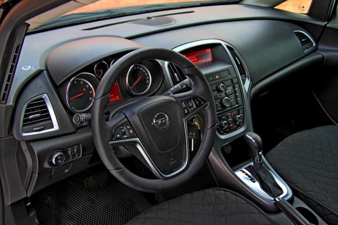 Opel Astra J Рестайлинг с пробегом 2013 года, цена 664 000 рублей, 215168 км, хэтчбек, Автокод Объявления
