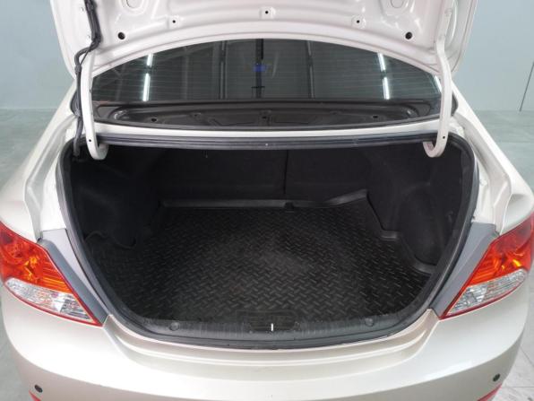 Hyundai Solaris I с пробегом 2013 года, цена 996 000 рублей, 134743 км, седан, Автокод Объявления