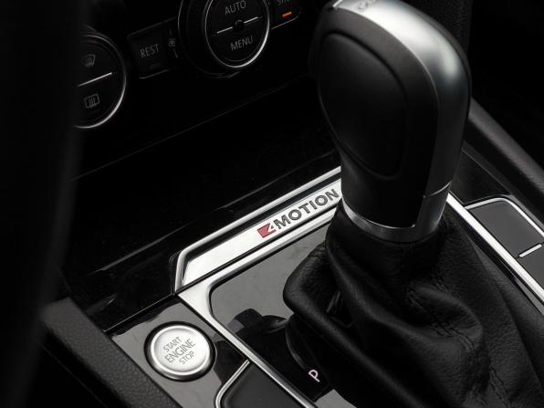 Volkswagen Passat B8 с пробегом 2018 года, цена 2 275 000 рублей, 221159 км, универсал, Автокод Объявления