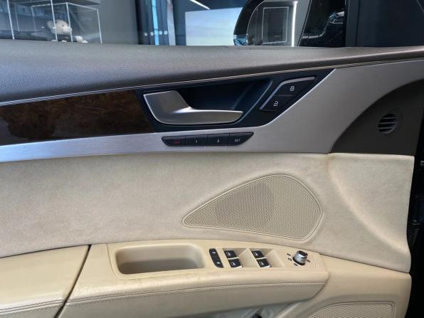 Audi A8 III (D4) Рестайлинг с пробегом 2016 года, цена 2 499 000 рублей, 260900 км, седан, Автокод Объявления
