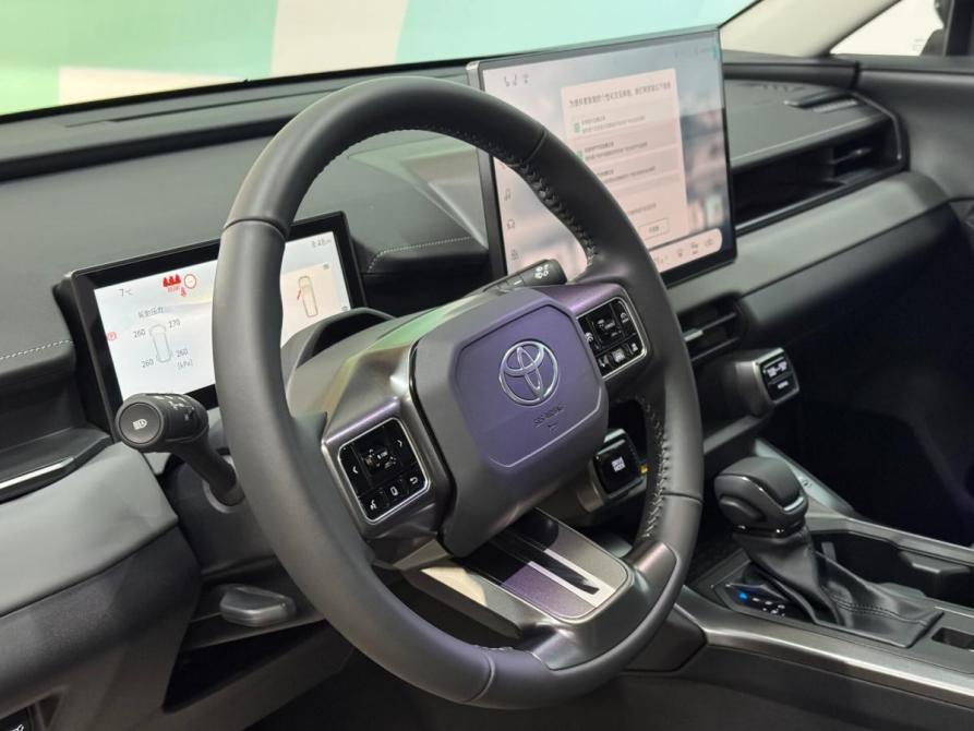 Toyota RAV4 VI (XA60) Набережные Челны  - изображение 12