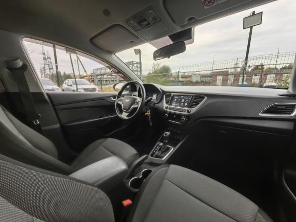 Hyundai Solaris II с пробегом 2018 года, цена 879 000 рублей, 236338 км, седан, Автокод Объявления